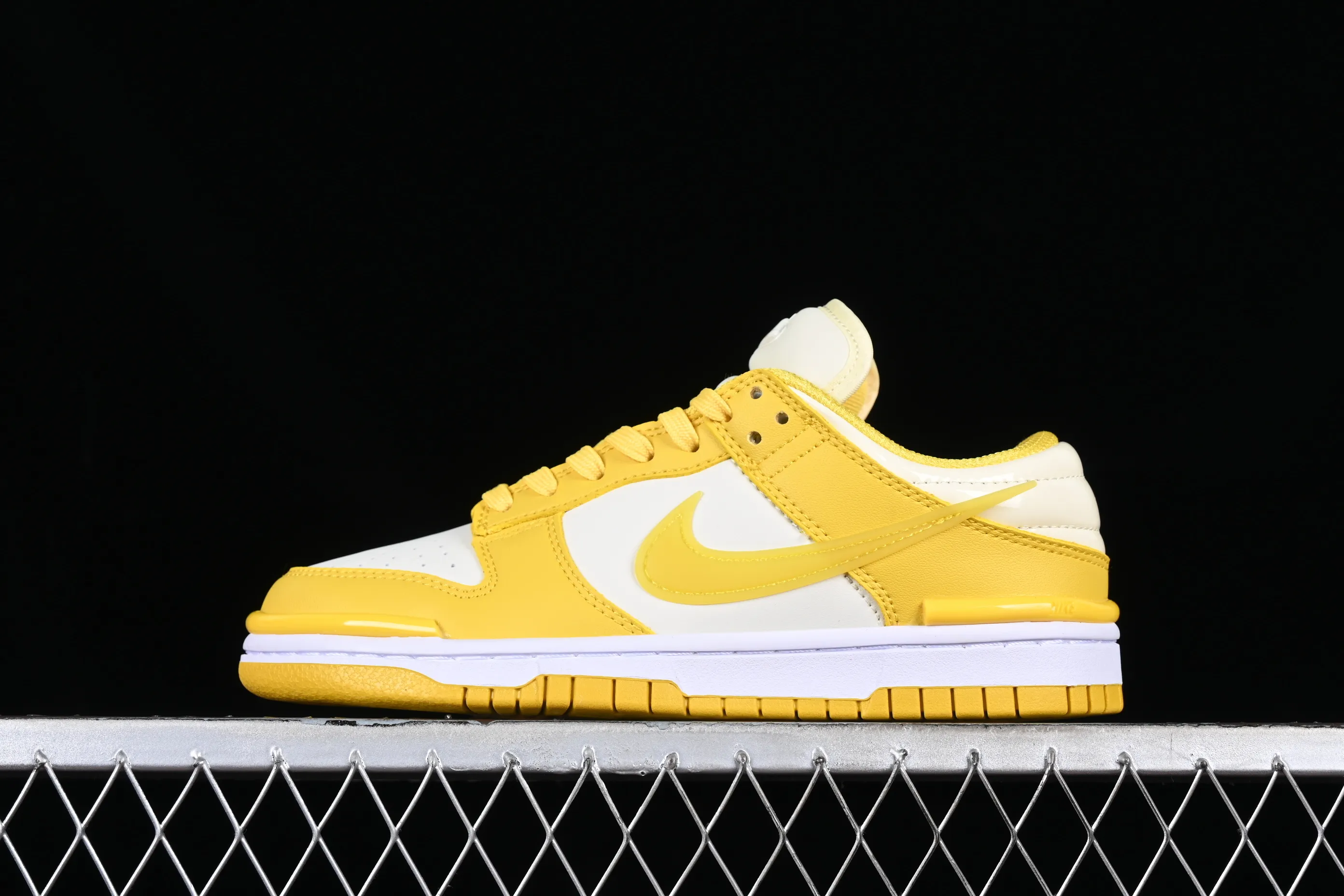 All Categories Nk SB Dunk Series Nk SB Dunk Low Low-top sneakers Cost-effective version Nk Dunk Low Twist "Vivid Sulfur" lemon yellow variant style SB low-top casual sneakers DZ2794-100